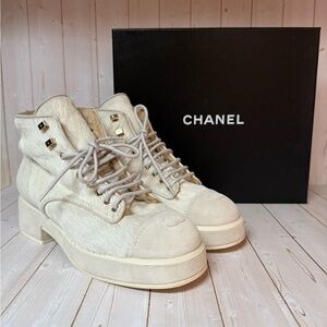CHANEL Suede Pony Hair Shearling Lace Up Ankle Boot White Sz 42 / 12